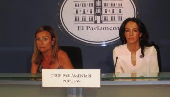 La diputada Lourdes Bosch (dreta) ha retret a l'oposició que no haguessin fet una política distinta mentre governaven amb Francesc Antich. 