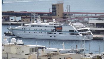 Aquestes veus critiquen que l'ampliació de les instal·lacions just beneficiaria els operadors de grans embarcacions.