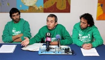 Els portaveus de l'Assemblea, Iñaki Aicart i Guillem Barceló, juntament amb Marcel·lí Gerrero, membre de la plataforma 'Aló Camps'.