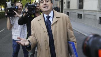 Imatge de l'expresident balear sortint d'una compareixença davant un tribunal de Madrid.