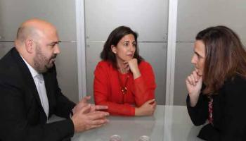 Isabel Borrego, enmig de la fotografia, va sorprendre tothom amb els detalls sobre les prospeccions a la fira turística berlinesa.