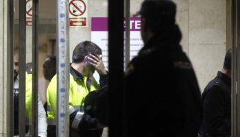 Un dels agents de mobilitat que tramità la denúncia contra Esperanza Aguirre, rere l'incident en plena Gran Vía. 