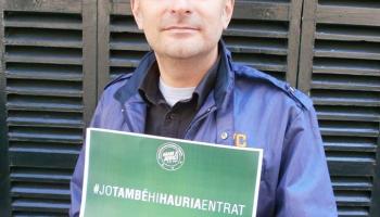 El polifacètic artista Joan Miquel Oliver també hauria ocupat pacíficament la conselleria d'Educació. 