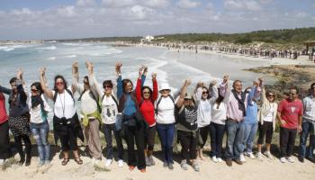 Cadena humana del 29 d'abril de 2012 en contra de la construcció de l'hotel. 