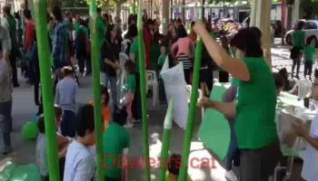 La plaça Ramon Llull es va omplir amb activitats per a totes les edats. Centenars de veïns del municipi i de la comarca participaren en alguns dels tallers programats, com el d'elaboració de pancartes. 