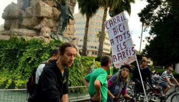 Bicicletada reivindicativa de Biciutat partint de la plaça d'Espanya.