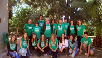 Jaume Sastre amb un grup d'alumnes de l'IES de Llucmajor que dissabte el visitaren. 