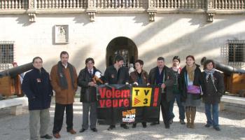 Protesta davant el Consolat per demanar el retorn de les emissions de TV3 a Balears el 2005.