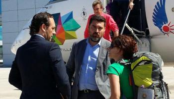 Bauzá, fons i la jove amb la camiseta verda. 