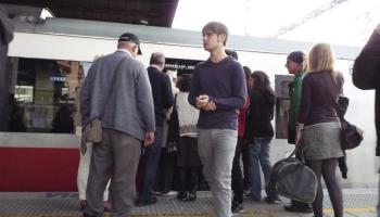 El tren anà ple durant bona part de la jornada. Era la manera més còmoda d'arribar a la capital del Raiguer.
