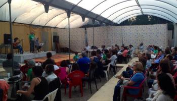 Més d'un centenar de persones van participar dissabte a vespre en un recital poètic i de cançons en suport a la vaga de fam de Jaume Sastre.