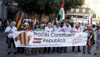 Barceló, al costat de representants d'Esquerra Unida i Podem, a una concentració republicana ahir a Palma.