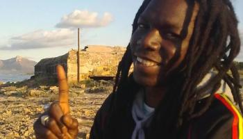 El jove Alpha Pam va morir a conseqüència d'una tuberculosi. 