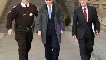 Moment de l'arribada de Jaume Matas als jutjats de via Alemanya.