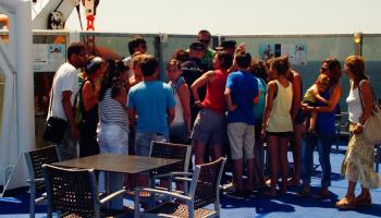 Un dels moments tensos de l'embarcament. 