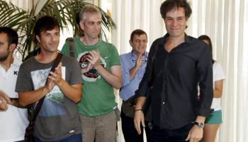 Vicent, a la dreta de la imatge, ha estat ovacionat pels solistes i els músics de l'Orquestra Simfònica. 