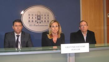 Veramendi -a la dreta de la imatge- diu que el Govern ha mostrat des del principi la seva intenció de frenar les prospeccions. 