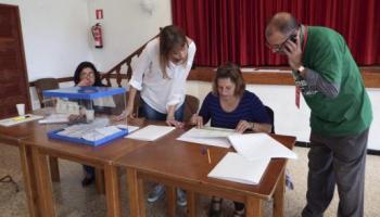 Gelabert, el dia dels comicis europeus amb la camiseta reivindicativa.