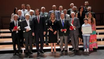 Bauzá i Salom amb els guardonats amb les Medalles d'Or, els Premis Jaume II i la insígnia de fill il·lustre. 