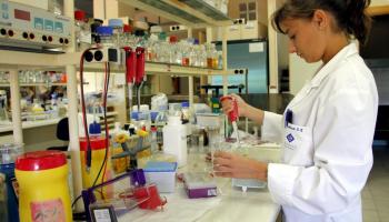 La UIB reforça la col·laboració amb la Real Acadèmia de Medicina de Balears amb l'actualització del fons de publicacions digitals. 