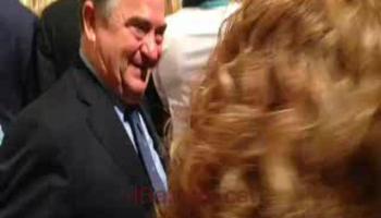 Camps saludant a la capella del Consolat a tots els convidats. 