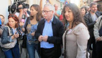 Katiana Vicens, amb el líder estatal del sindicat, Ignacio Fernández Toxo, arribant als jutjats de Palma.