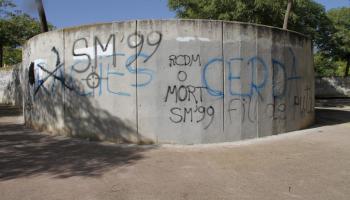 La pintada, suposadament atribuïda a l'afició de l'Atlètic Balears, hauria encès els ànims d'alguns seguidors ultres del Mallorca.