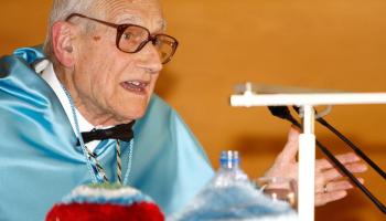 El filòleg, durant la seva investidura com a Doctor honoris causa per la UIB.