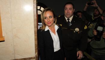 La diputada popular acudint a la seva cita amb el jutge per declarar en qualitat de testimoni.