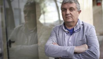 Riera a les portes de la seu d'ANPE a Palma. 