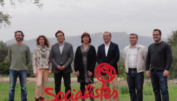 Armengol amb la resta de candidats del PSIB a les primàries del partit per accedir a les principals batlies, el Consell i el Parlament. 