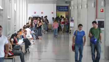 Una de les propostes recollides a la Proposició és la deducció per a cursar estudis superiors fora de l'illa. 