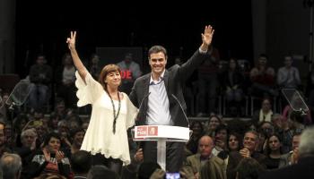 Pedro Sanchez, secretari general del PSOE, i Francina Armengol, secretària general del PSIB i candidata a la presidència del Govern Balear, durant el miting realitzat divendres a vespre.