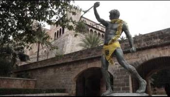 Orgull Llonguet. Vesteix Ciutat de groc