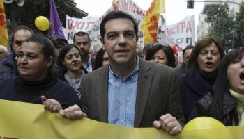 Alexis Tsipras, líder del partit favorit a les enquestes, al capdavant d'una manifestació.