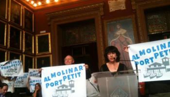 Protesta a Cort de la Plataforma contra el projecte del nou port. 