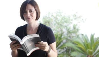 L'escriptora cerca enriquir la lectura amb un diàleg directe amb el lector.