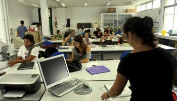 El sindicat UOB ha denunciat que la Conselleria d'Educació subvenciona la FP Bàsica a entitats i ajuntaments, la majoria governats pel PP, mentre continua sense dotar-la als centres públics.