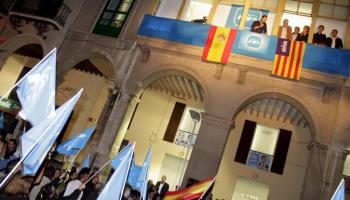 Imatge de la seu regional del Partit Popular el dia de la victòria a les eleccions autonòmiques i municipals de 2011.