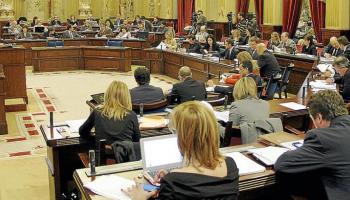 Corrupció i deute públic marcaran el ple del Parlament d'aquest dimarts