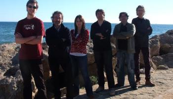 Glòria Franquet, al centre de la imatge, envoltada per la resta dels membres del grup.