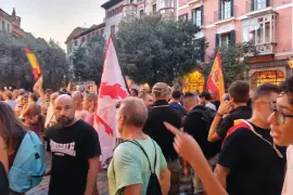 Simbologia feixista a la manifestació colonialista de plaça de Cort